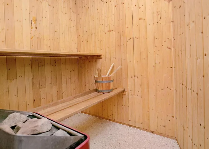 16 Person In Ulfborg